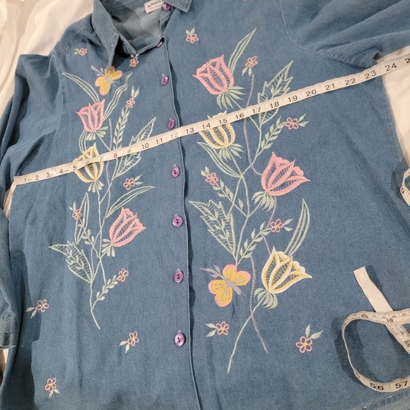 Vintage Womens Chambray Button Up Top 1X Floral Embroidered Cottage Butterfly - Picture 5 of 6